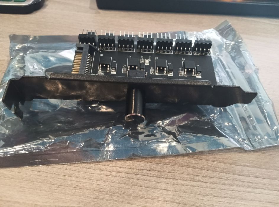 Реобас на 7 вентиляторов новый. Питание Sata