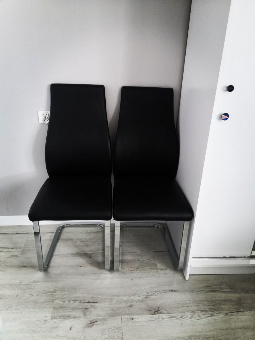 Czarne krzesła fotele skóra eko metalowe nóżki metalowy stelaż.