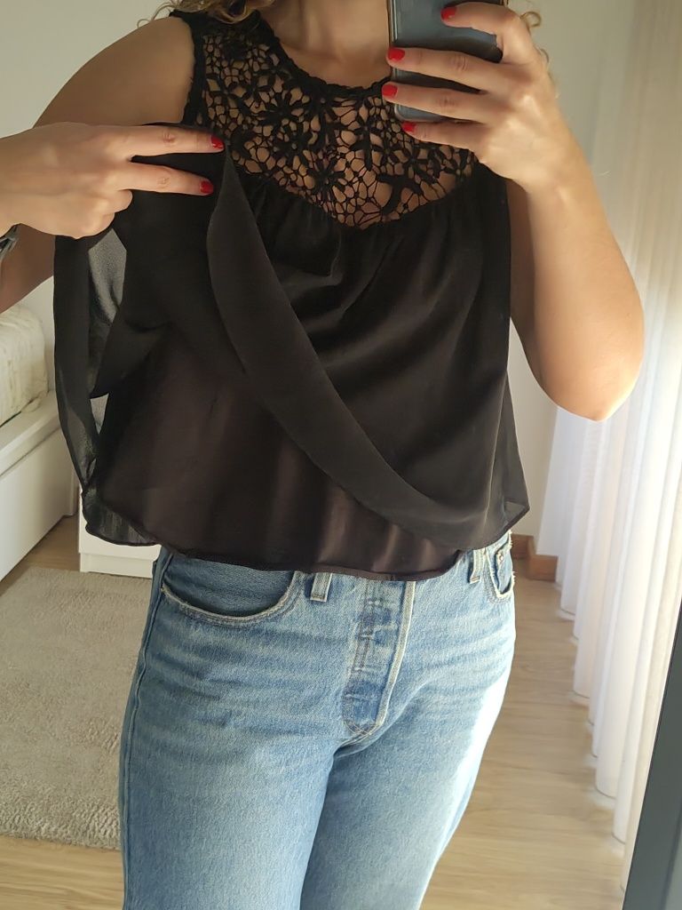 Camisola preta com renda