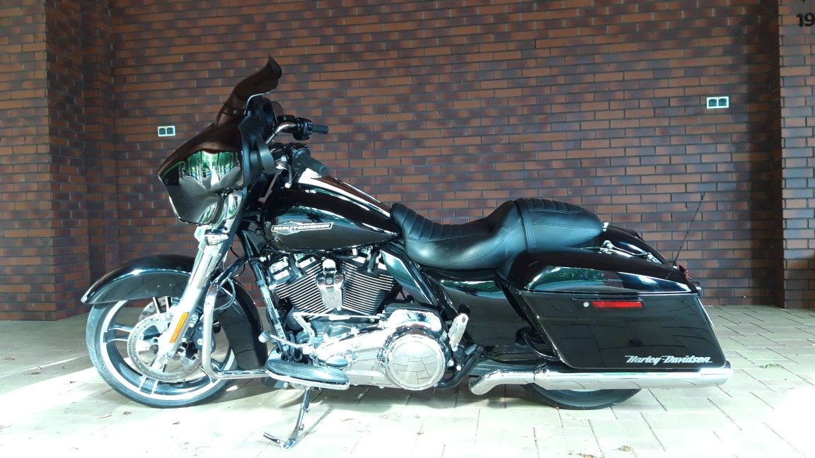 Harley Street Glide 107