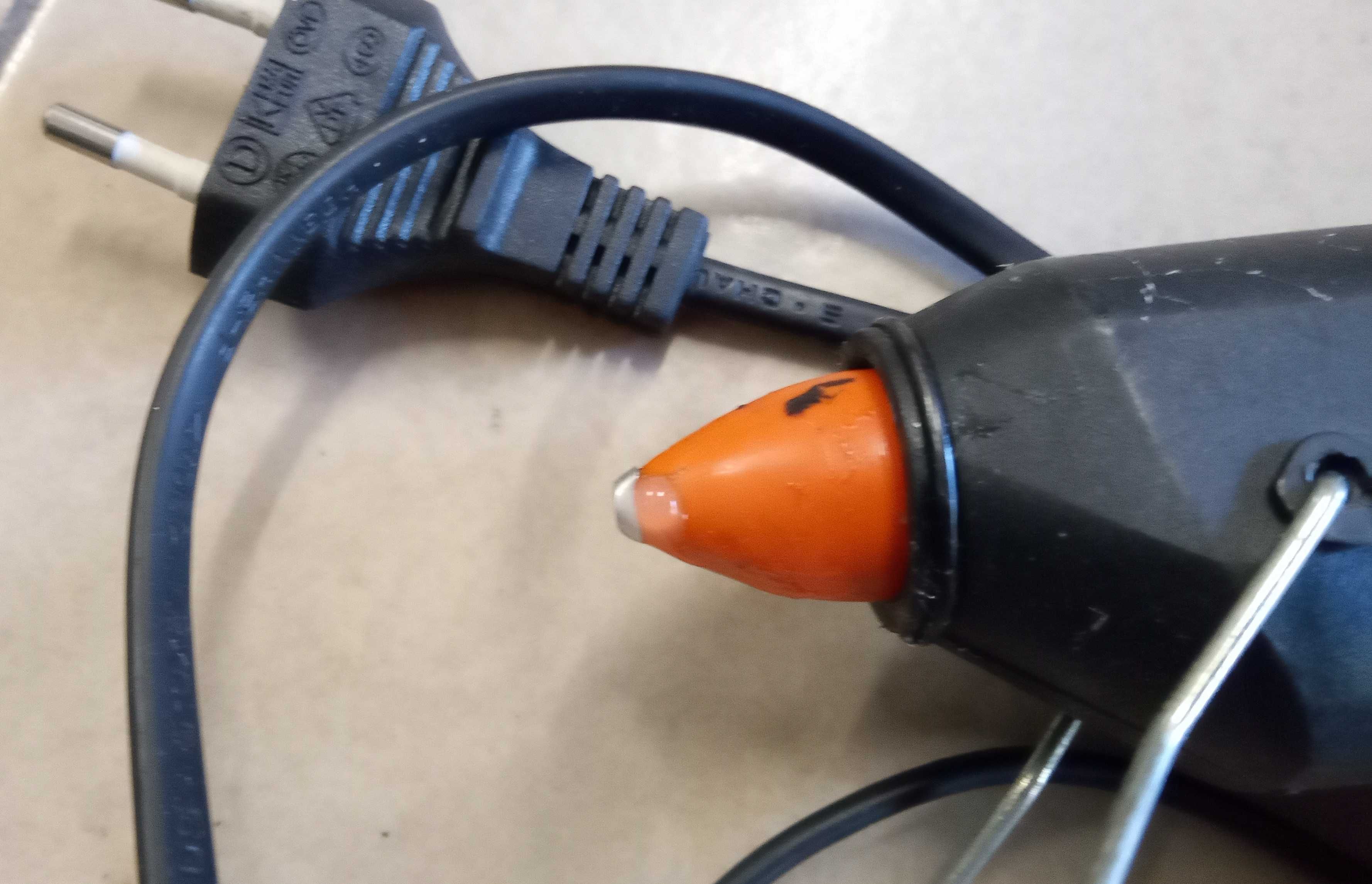 Pistola de colar a quente, operativa, por 5€
