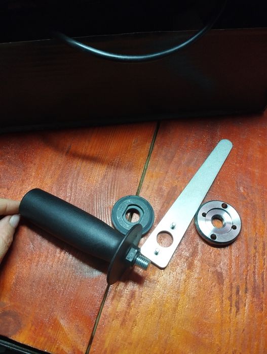 Нова кутова шліфмашина Bosch PWS 700