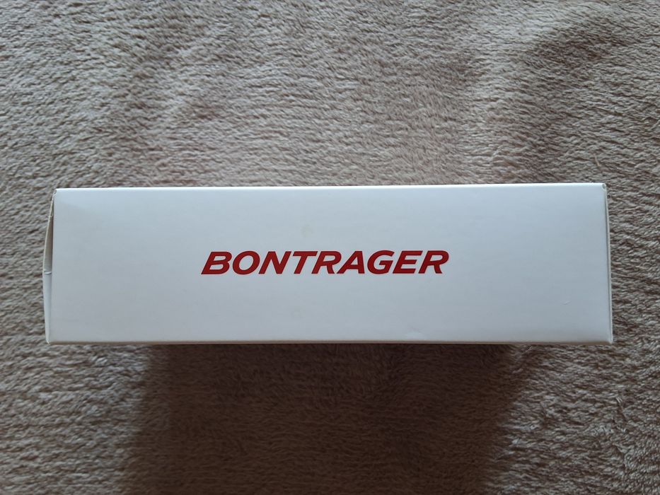 Датчик швидкості і каденсу  Bontrager .
• Світлодіодний індикатор