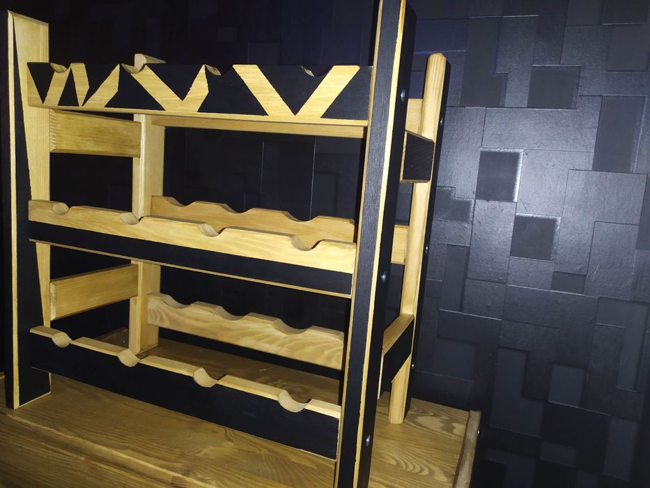 Stojak na wino lite drewno sosnowe loft industrial czarny