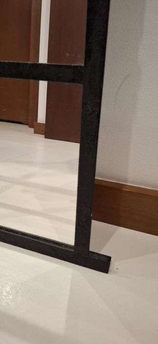 Lustro nascienne wykonane z okna fabrycznego