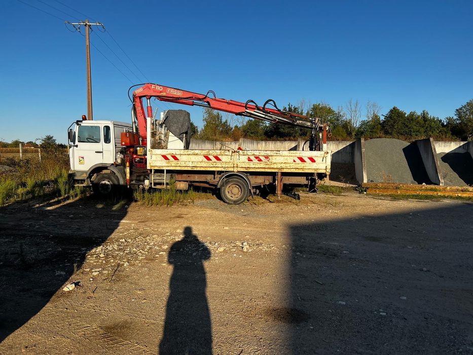 Vende-se Camião Renault com Grua Fassi F110 – Para Peças