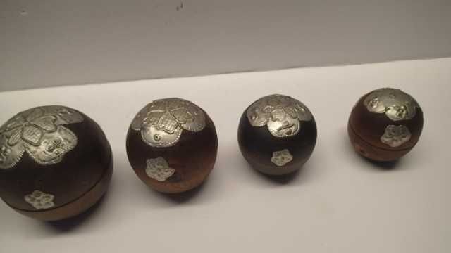 Conjunto de caixas antigas  em madeira e metal