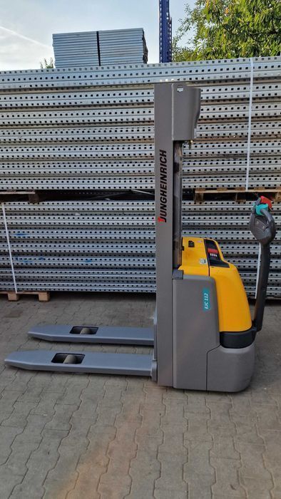Elektryczny wózek Jungheinrich EJC 112 4.3m Sztaplarka Widłowy Triplex