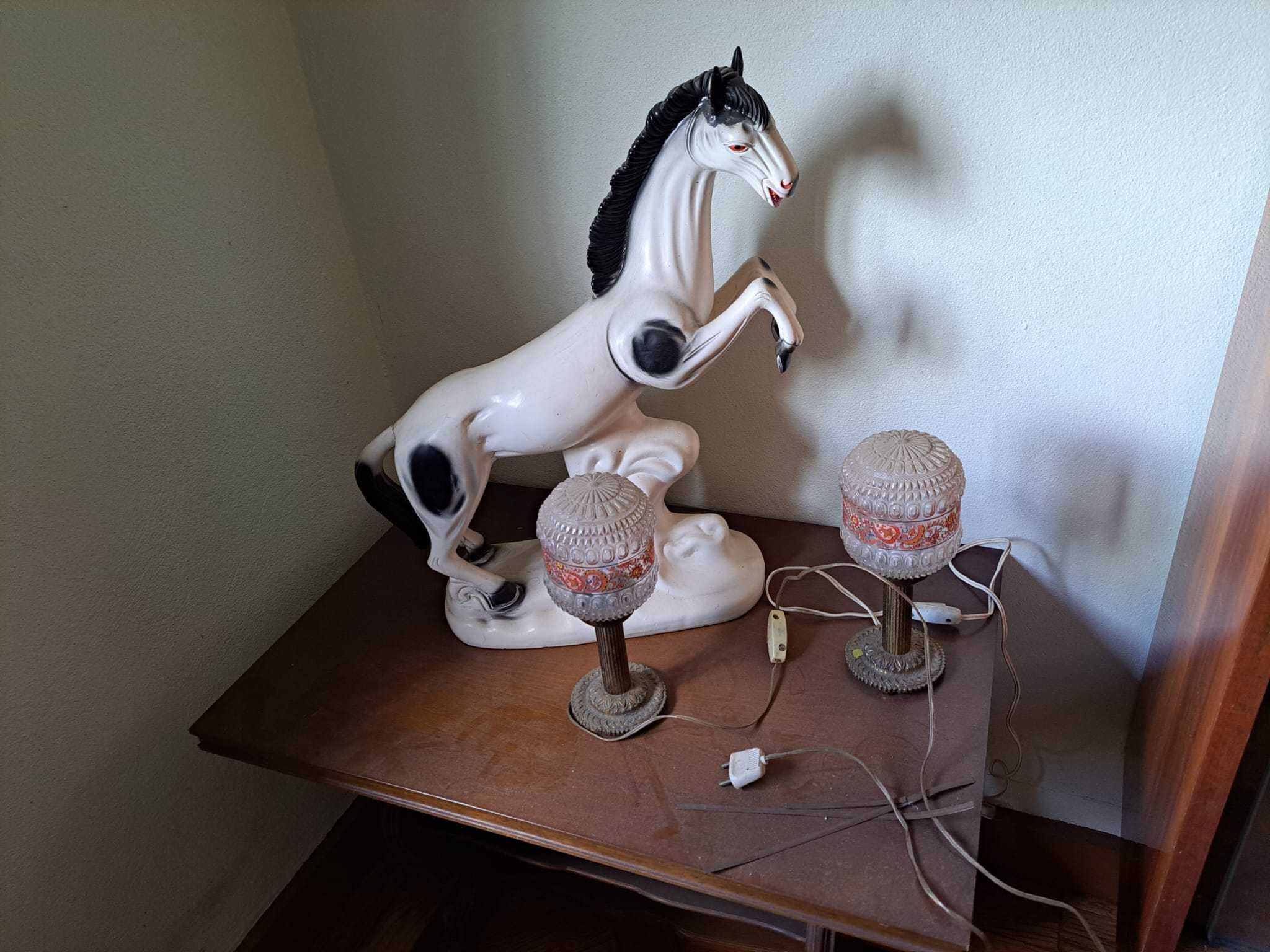 Candeeiros de mesa cabeceira antigos