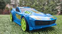 Duży samochod wyscigowy Hot Wheels z podświetleniem i dźwiękami