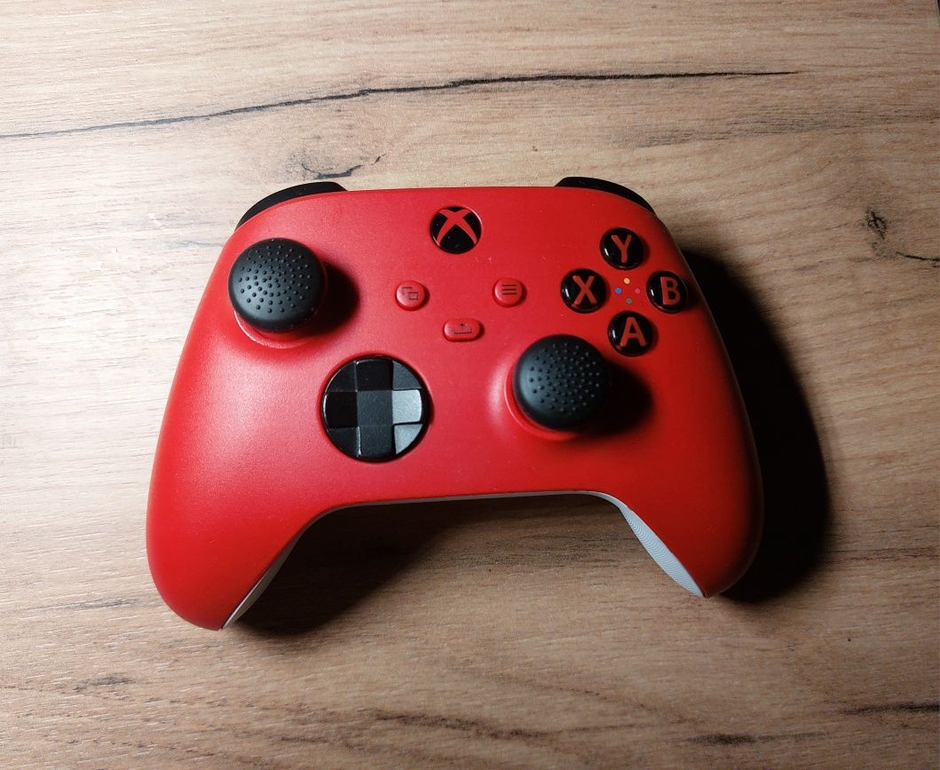 Pad Xbox Series z analogami efekt Halla jak nowy