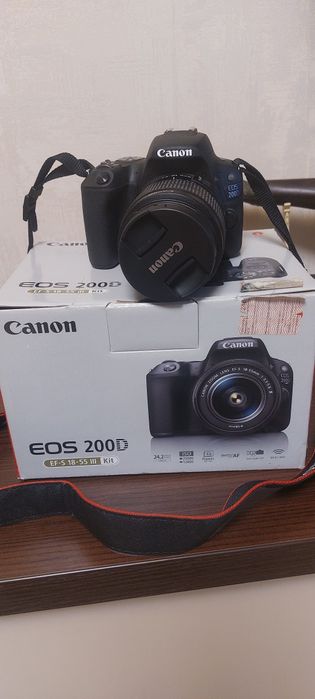 Дзеркальний фотоапарат  Canon EOS 200D KIT 18-55