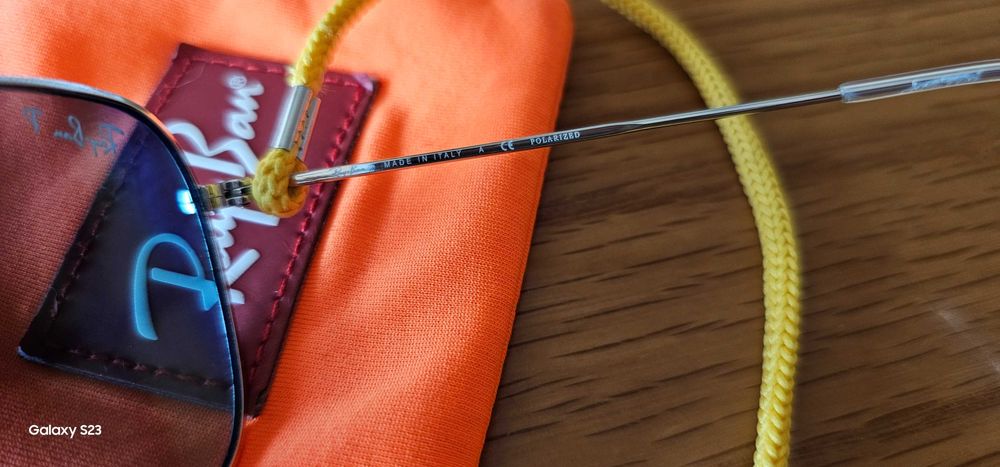 Óculos de sol menina marca RAY-BAN polarizados praticamente novos