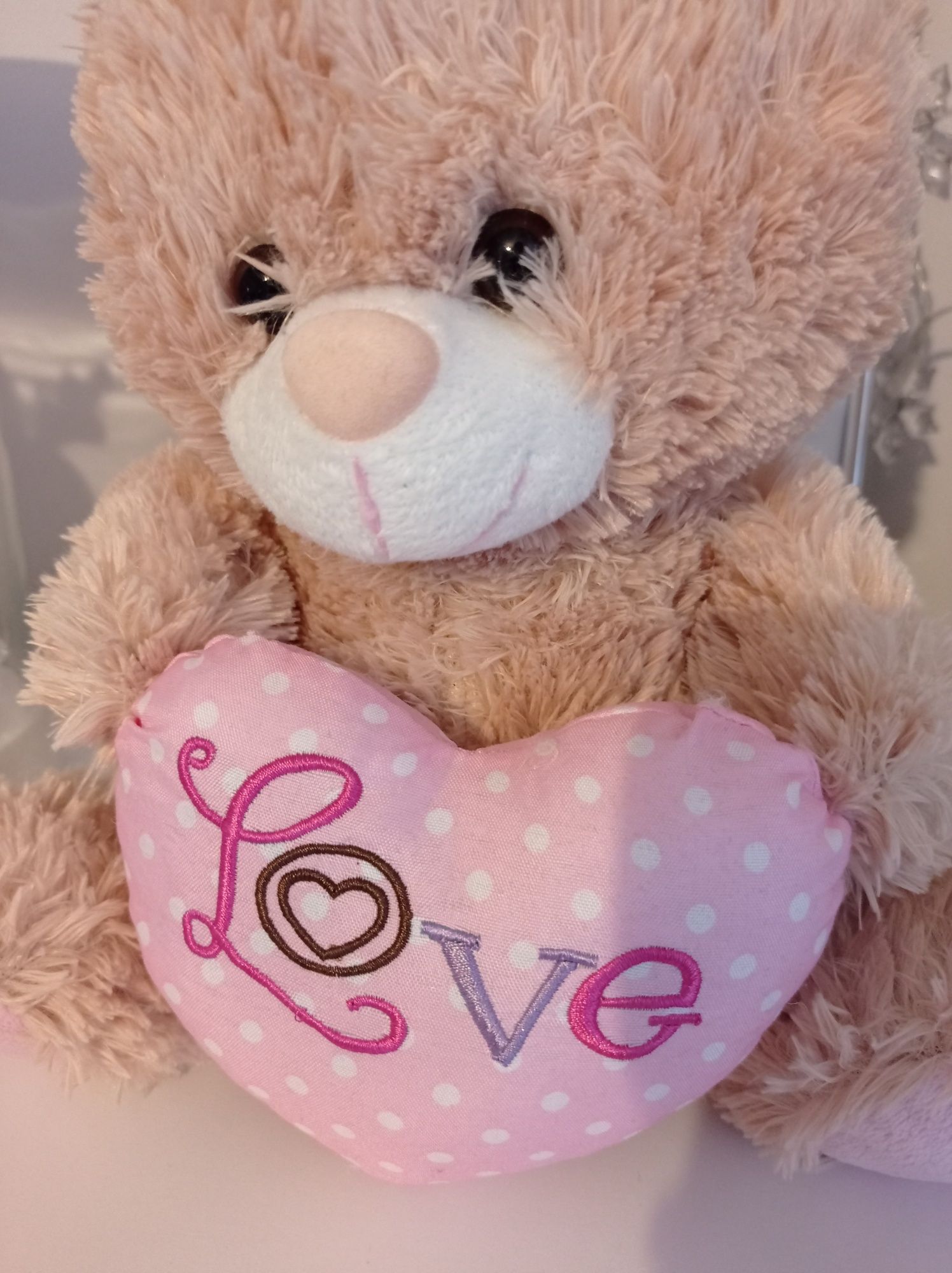 Miś misiek z napisem Love maskotka