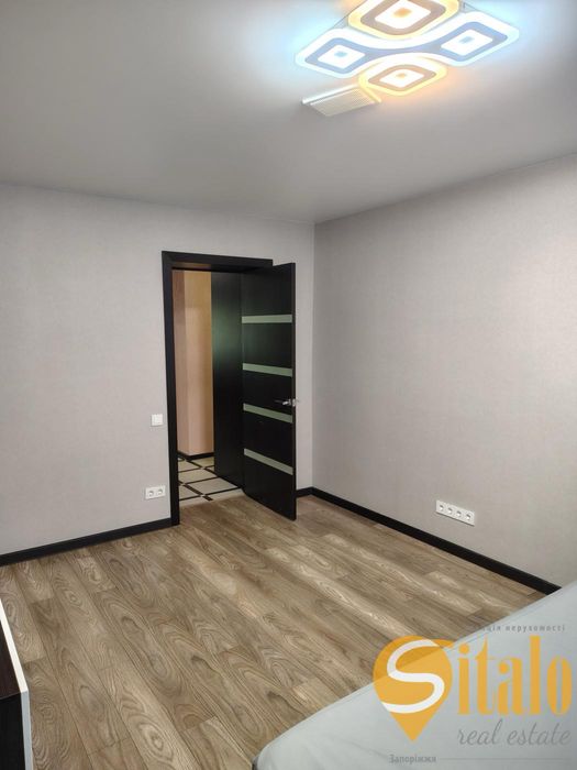 Продам двокімнатну з ремонтом та меблями, космос (020)