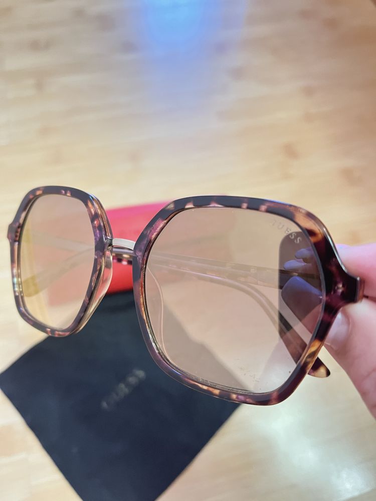 Сонцезахисні , солнцезащитные очки Guess