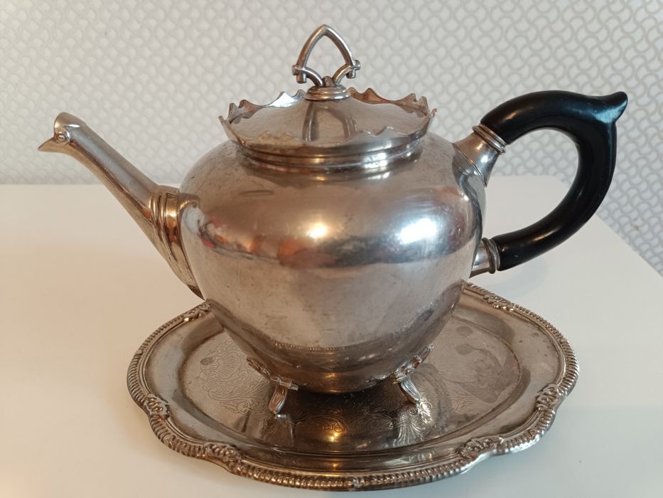 Stary posrebrzany czajnik z tacą – vintage, antyk