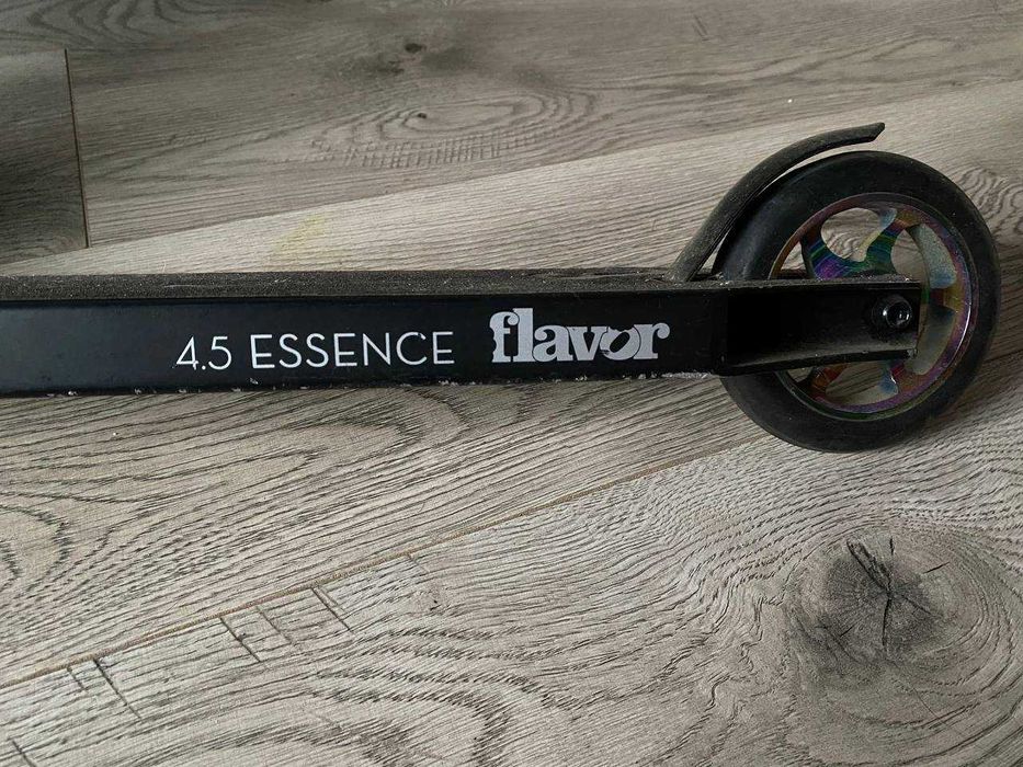 Трюковий самокат Flavor Essence 4.5" V2 Pro Scooter Black Neo
