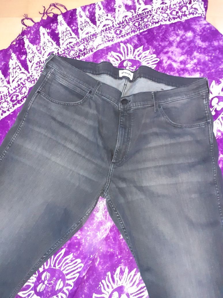 Nowe Wrangler jeansy męskie czarne przecierane