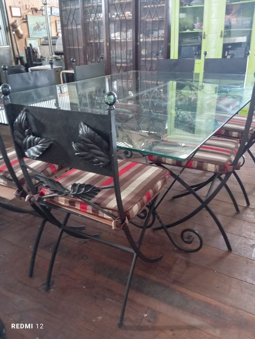 Mesa com tampo de vidro