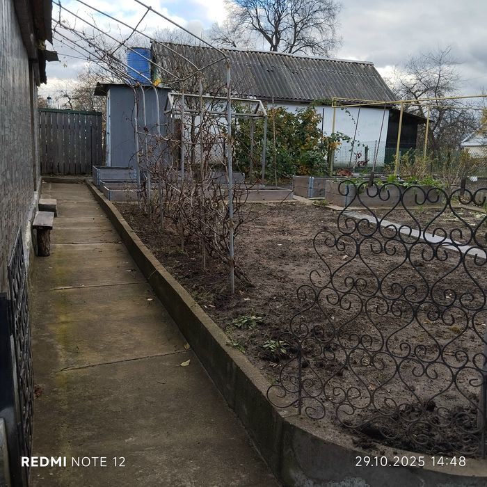 Продам полдома в Коростене.