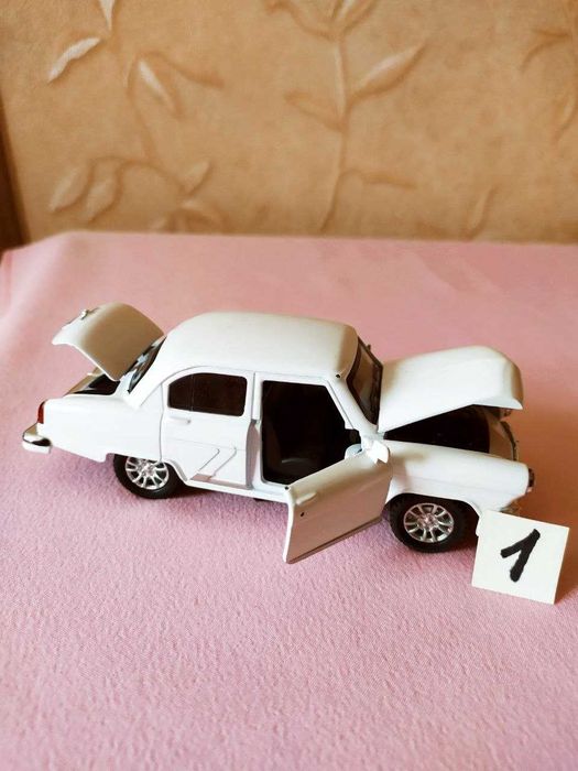 Машинки модели металлические