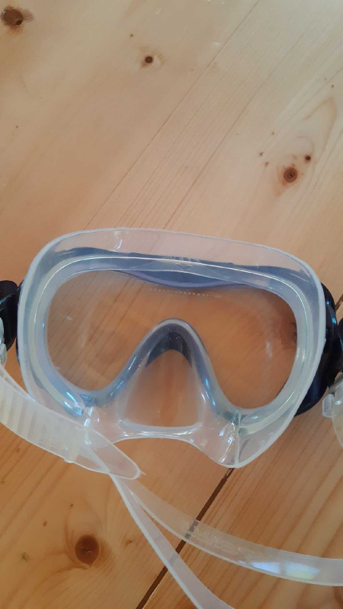 Duas máscaras de mergulho com tubos - triboard