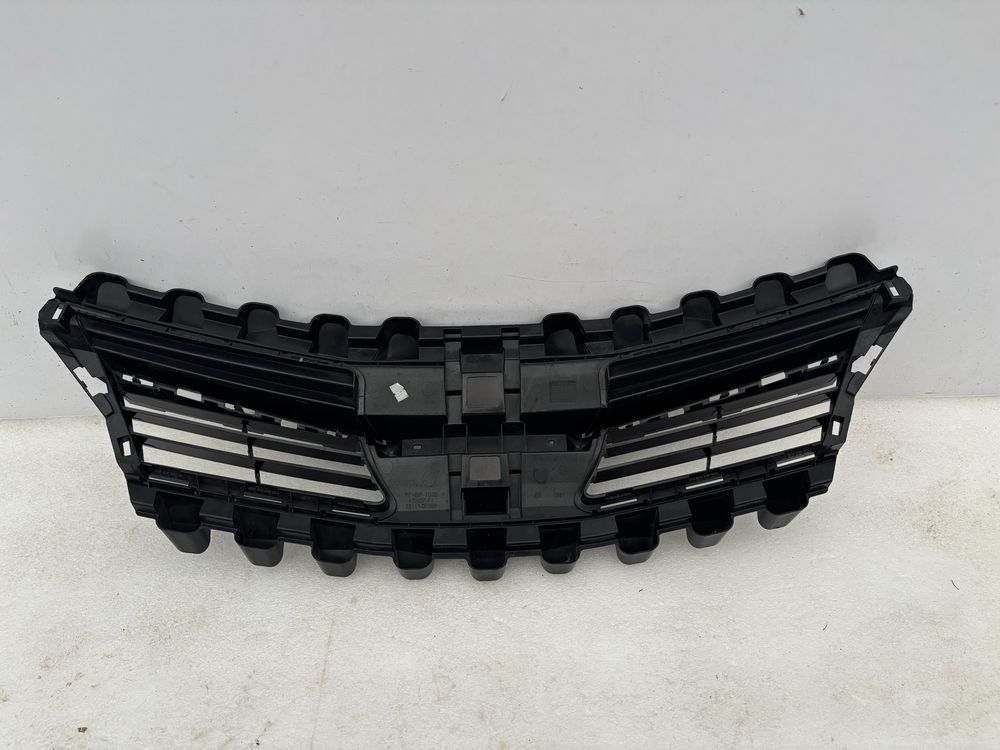 Toyota Verso lift 13-18 grill atrapa kratka zderzaka przód