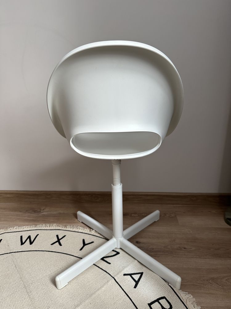 Białe krzesło biurowe ikea LOBERGET / SIBBEN