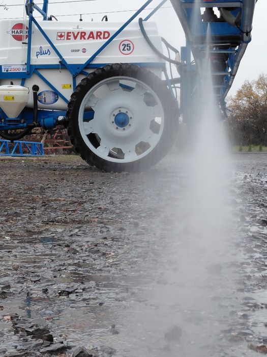 Opryskiwacz Evrard Hardi 2500l Lance 24m/21m 6 sekcji Stan.B.Dobry