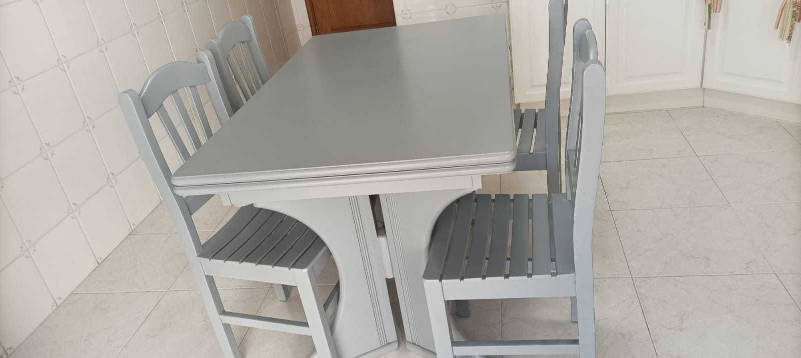 Mesa de cozinha extensível e 4 cadeiras cor cinza