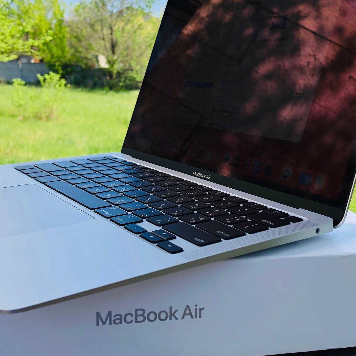 Apple MacBook Air 13” 2020 M1 8/256Gb Silver. Новий, 10 циклів заряду!