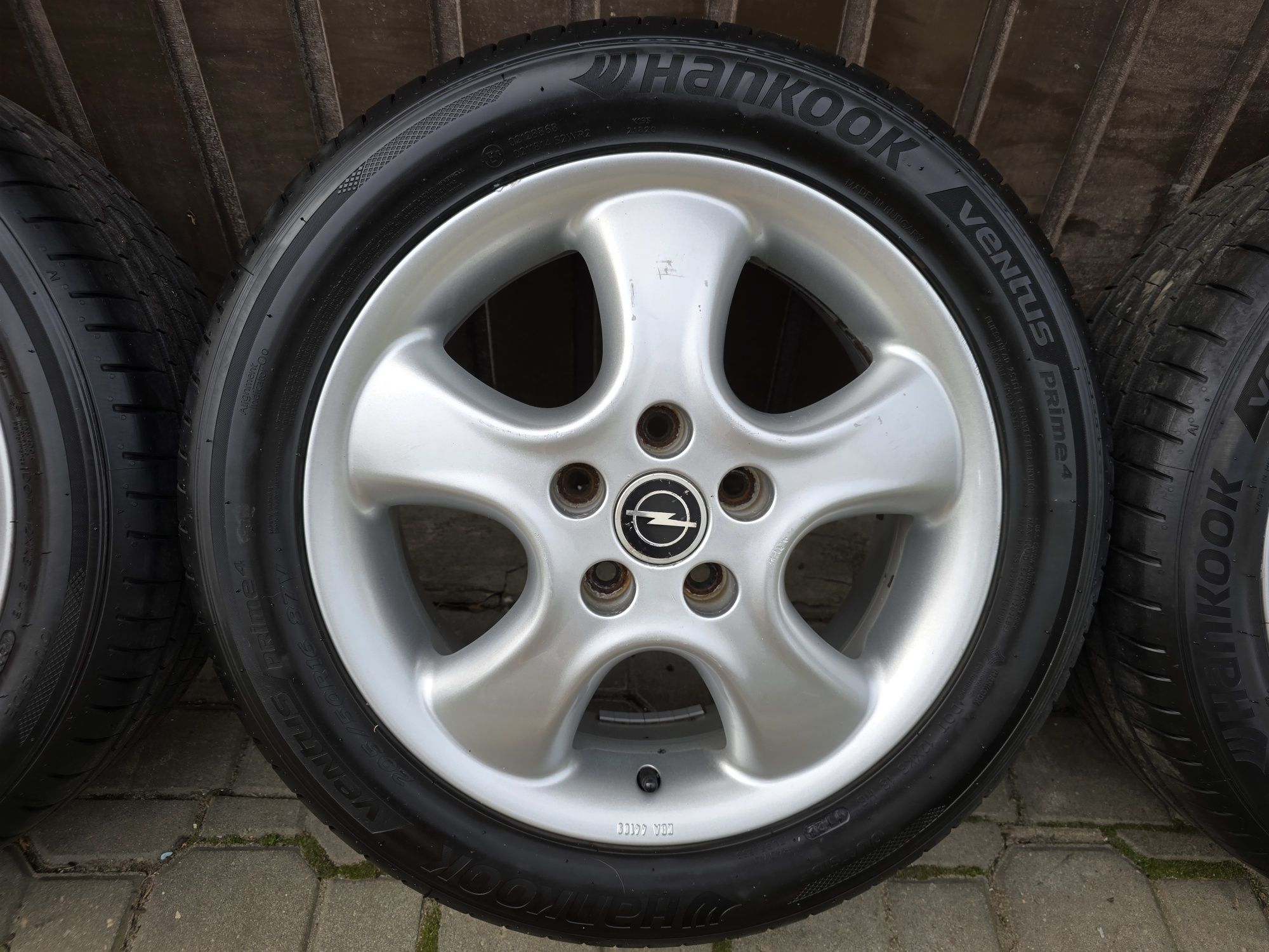 Felgi z oponami 205/50R16 Opel Corsa Astra Vectra 5x110 Zafira Signum