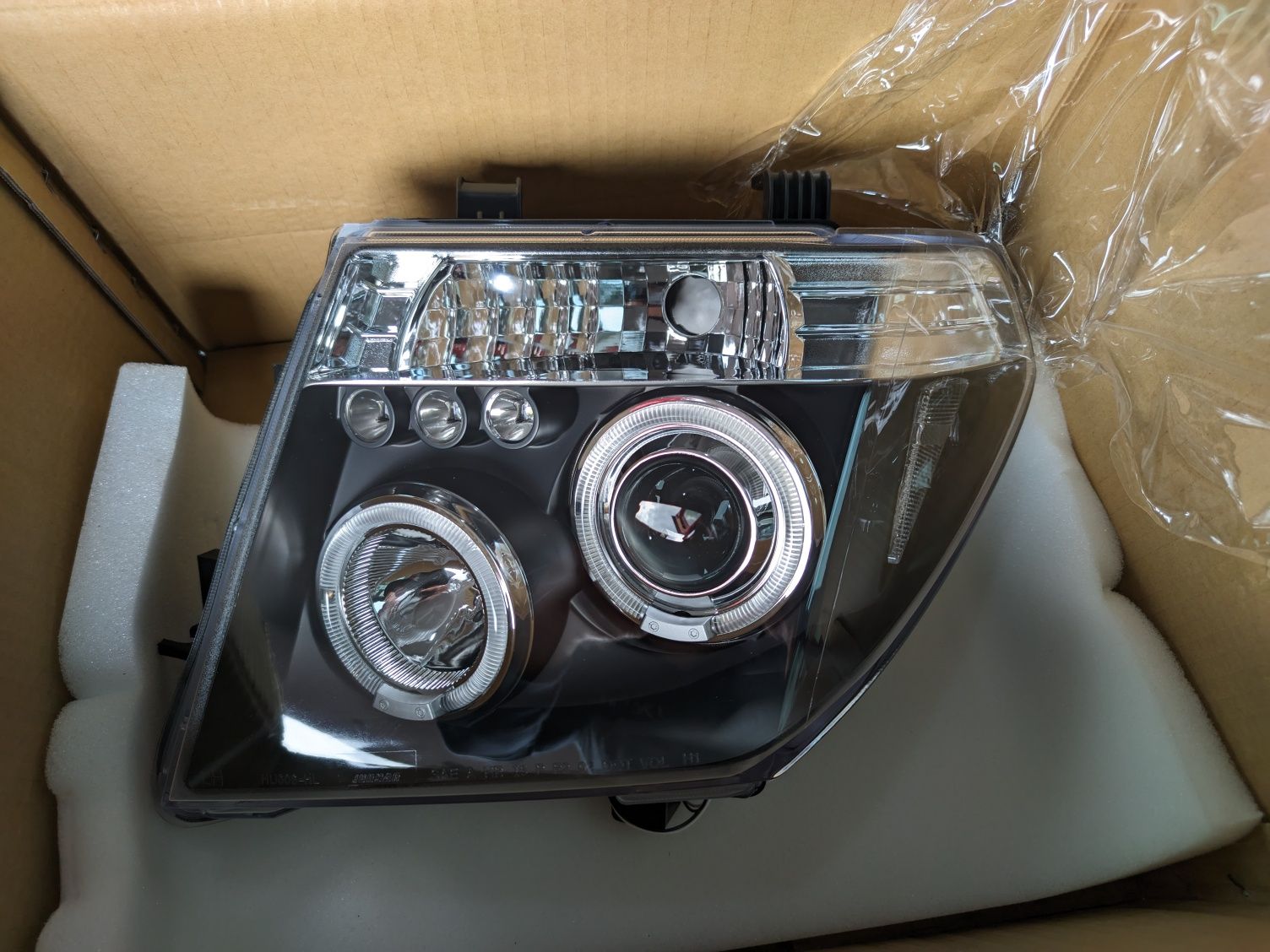 Передні фари оптика Nissan Navara d40 Pathfinder дорест і рест LPNI05