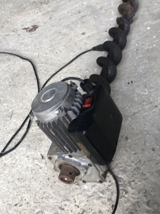 Przekładnia podajnika z silnikiem do pieca