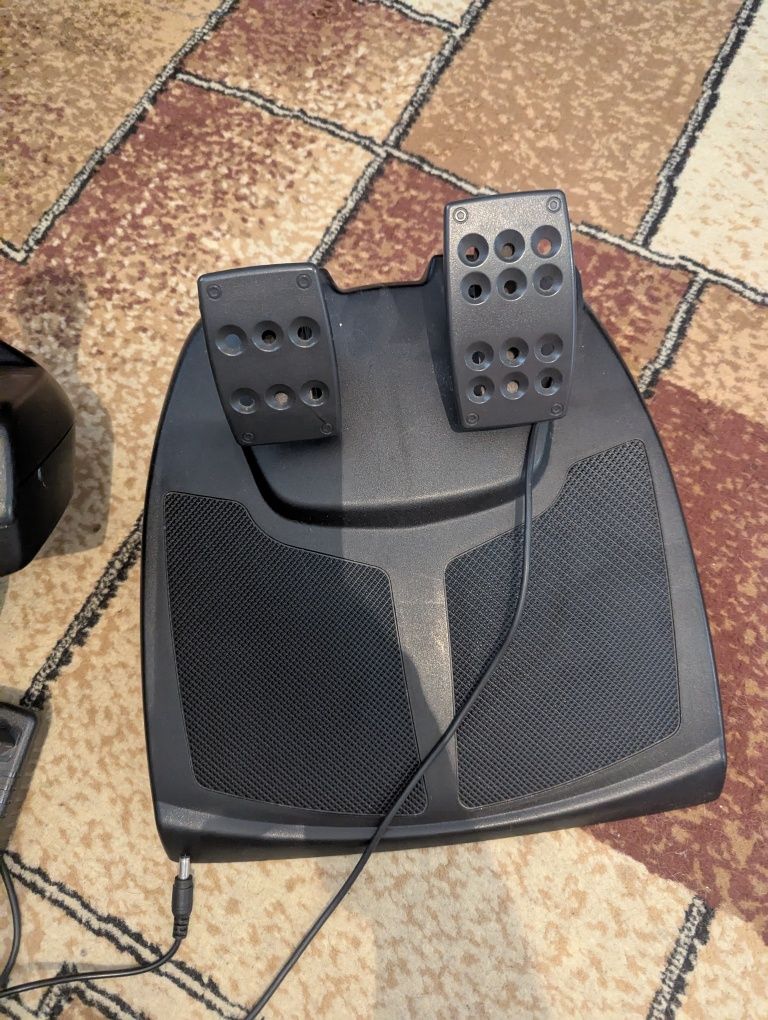 Руль Logitech momo