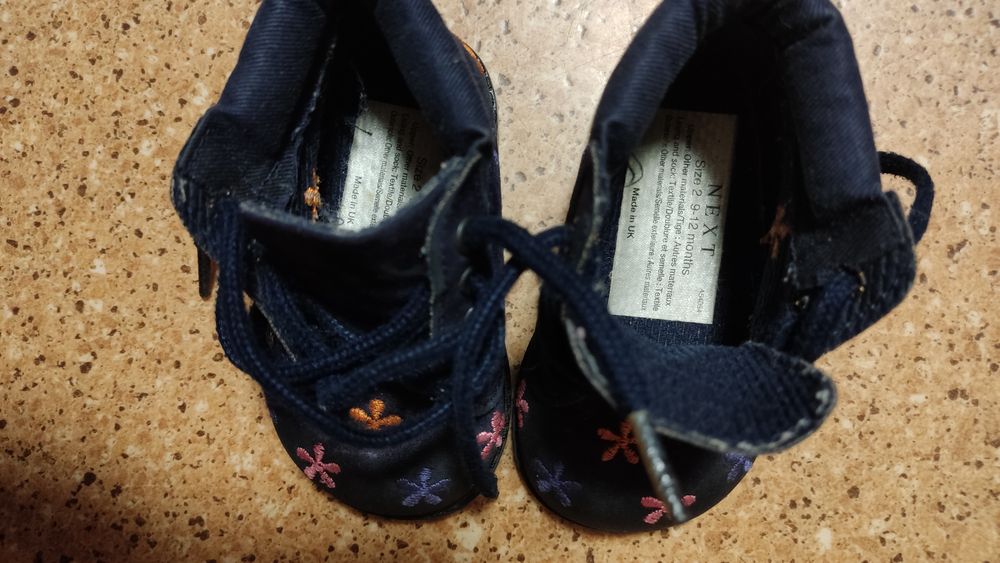 Дитяче перше взуття,на 9-12 місяців.На 9-11 см