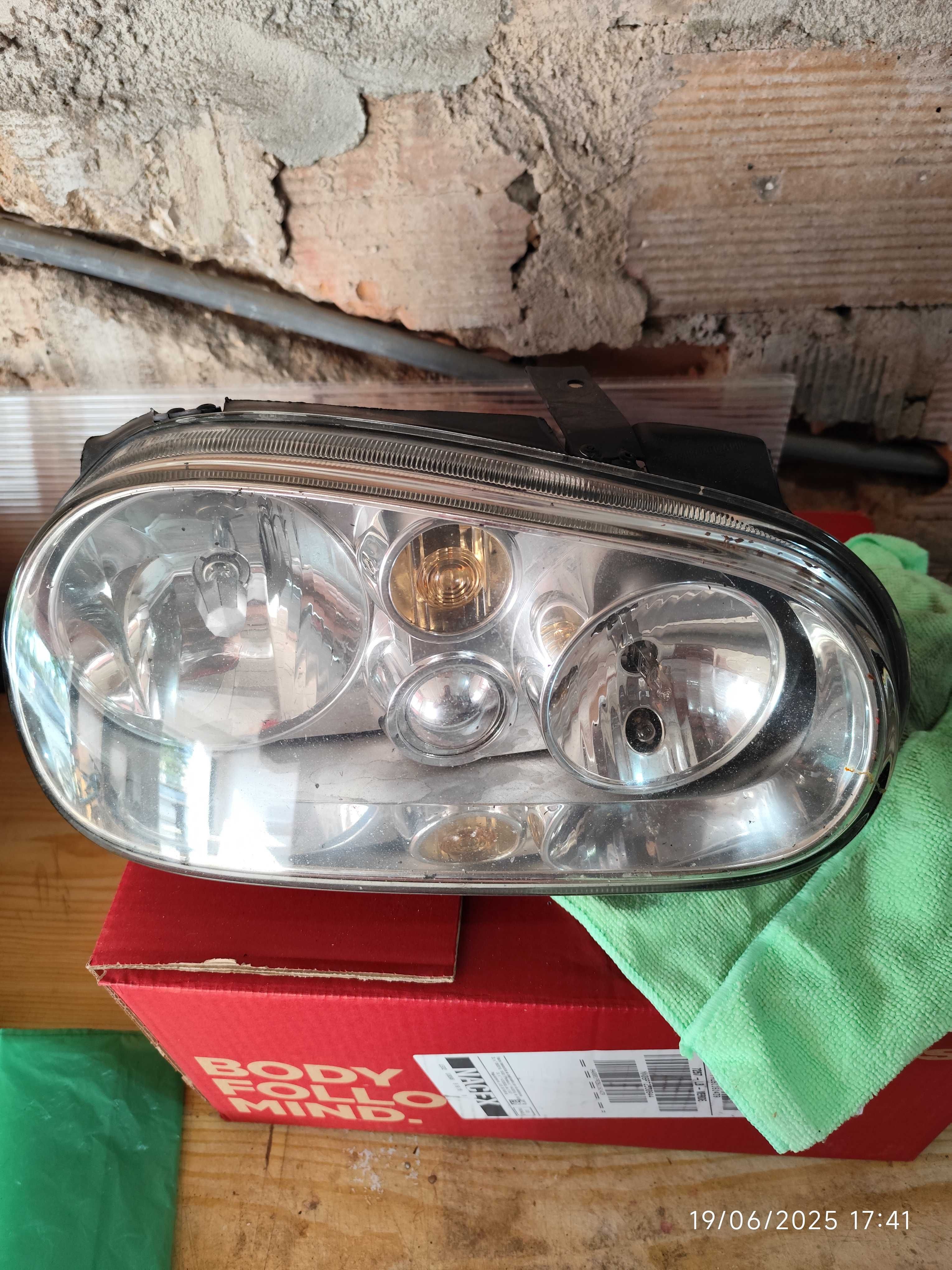 Farol vw golf 4 cromado