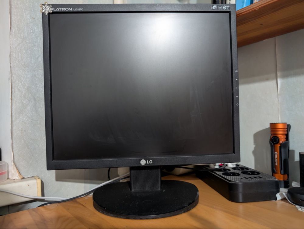 Монитор LG Flatron L1752TQ-BF