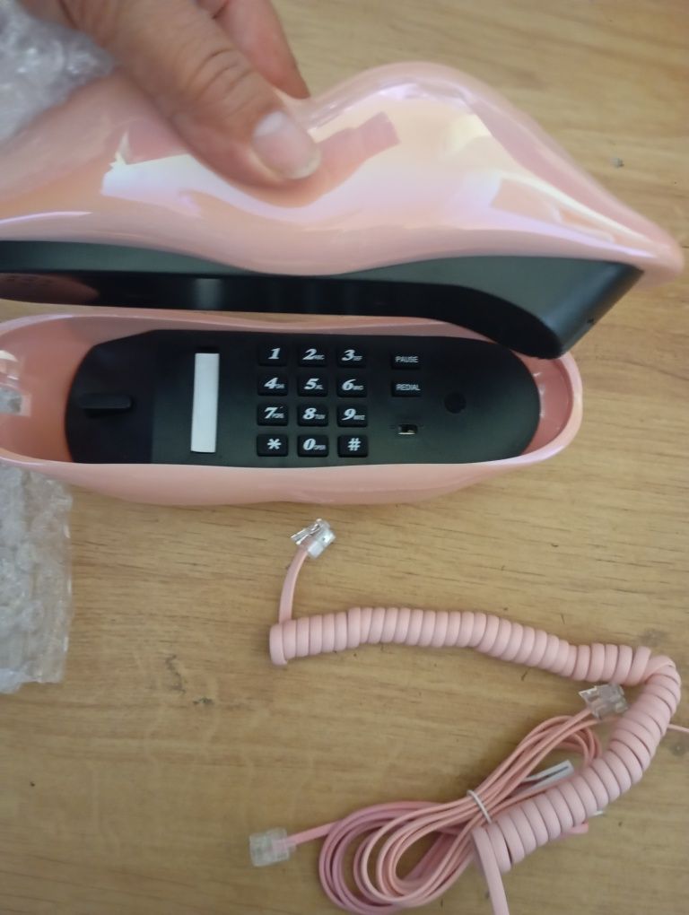 Telefon stacjonarny w kształcie Ust model WX-3016