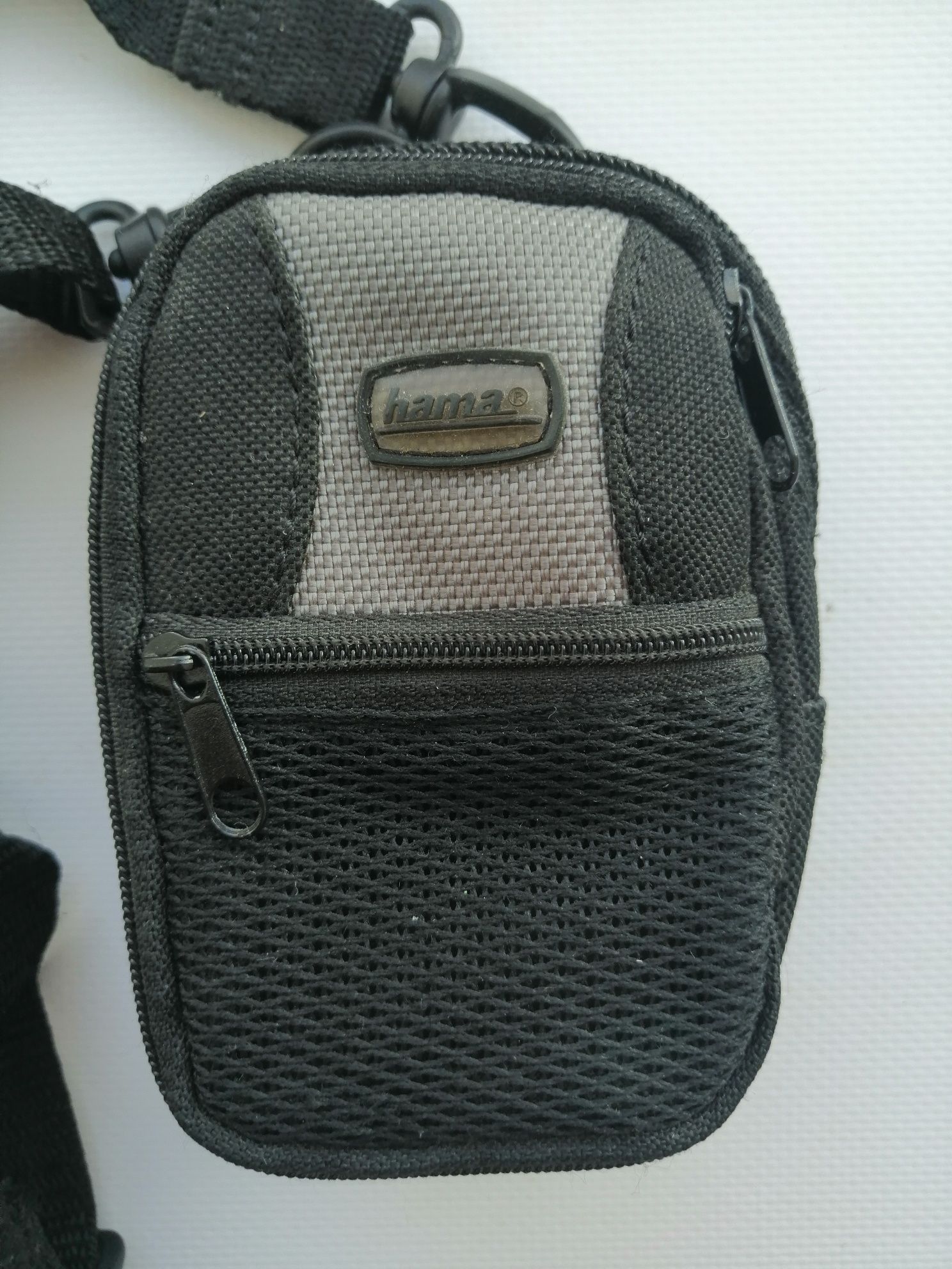 Маленькая чёрная сумочка чехол для фотоаппарата или видеокамеры