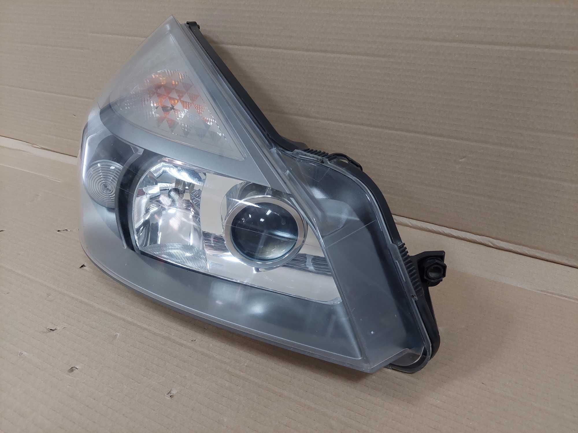 Renault Espace 4 IV 02-06r lampa Bi Xenon nieskrętny prawa EU KPL BDB