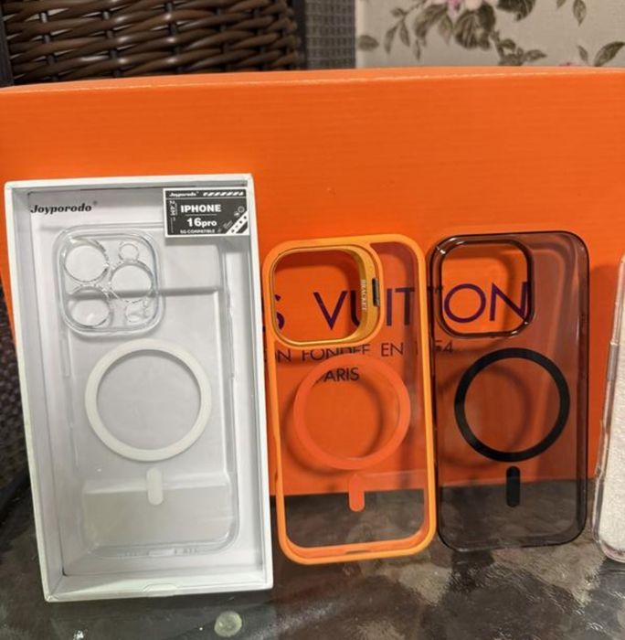 Чехол на iphone 16 pro  лот чехлов