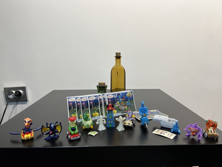 Отель монстров готель монстрів кіндер іграшки колекція