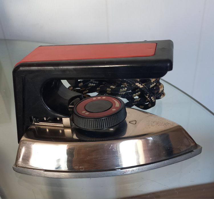 Дорожный компактныц утюг