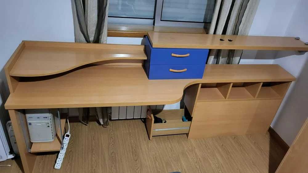 Secretária de quarto jovem