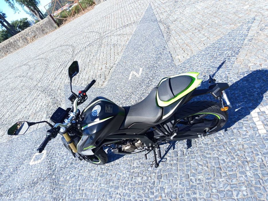 QJ MOTOR SRK 125 só 2,000 kilómetros( nova )