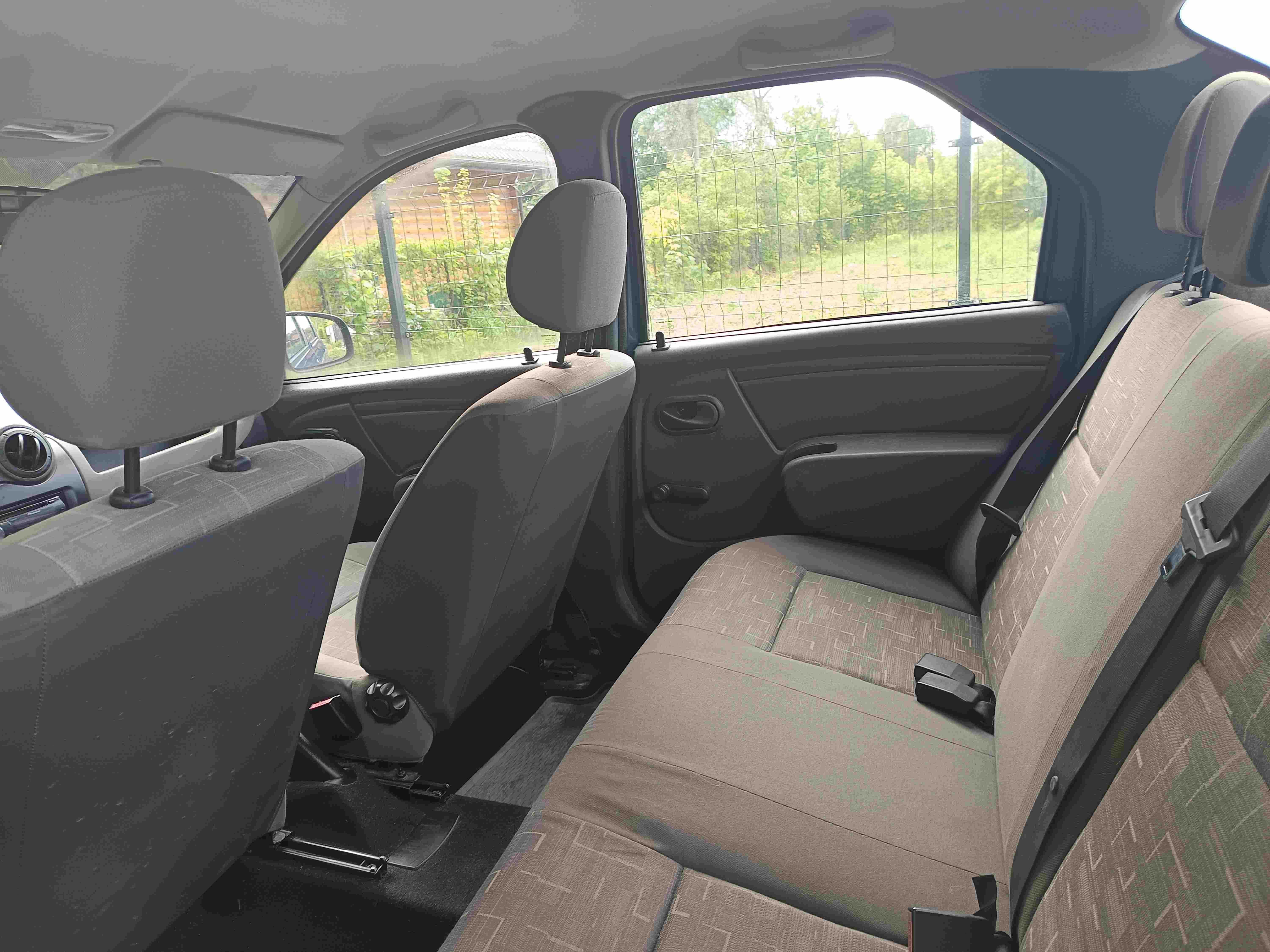 Dacia Logan 2009 r. z niskim przebiegiem