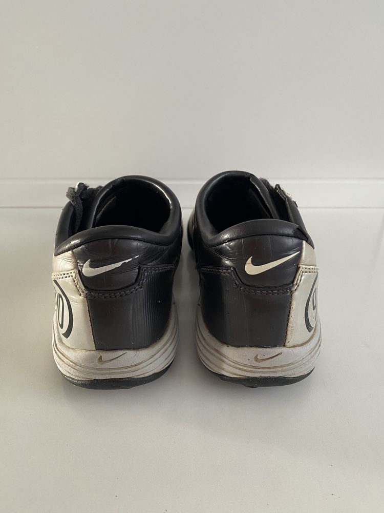 Buty sportowe Turfy do piłki nożnej, korki na murawę Nike Total 90