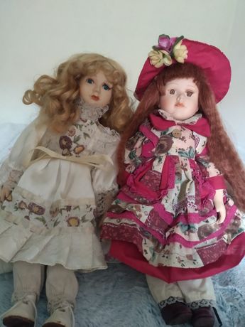 Duas bonecas de coleção
